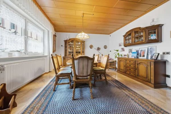 Immobilie in Hatzenbühl - Großzügiges Zwei- bis Dreifamilienhaus mit Garagen & Scheune in Hatzenbühl - Bild 2