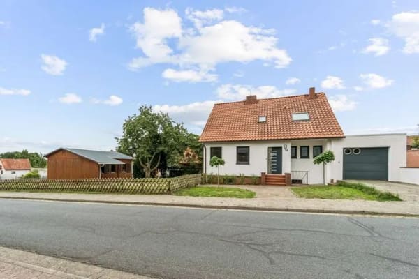 Immobilie in Hankensbüttel - Saniertes Familienhaus mit Sauna und Gartenhaus - Bild 1
