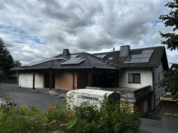 Immobilie in Bad Emstal - Exklusives Anwesen mit drei Wohneinheiten in traumhafter Randlage - Bild 1