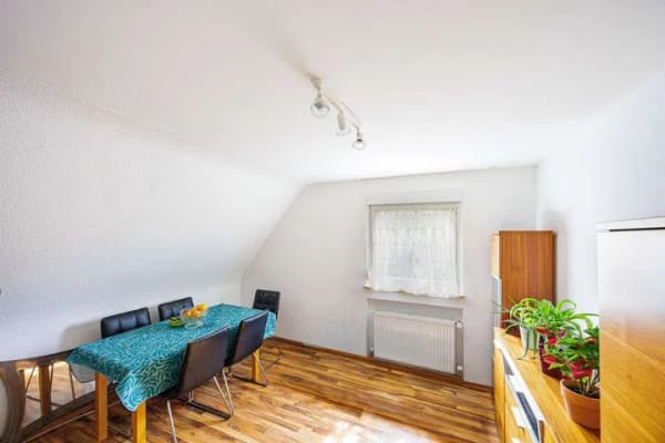 Immobilie in Vaihingen an der Enz - WEITBLICK: Ein Haus. Viele Möglichkeiten. - Bild 1