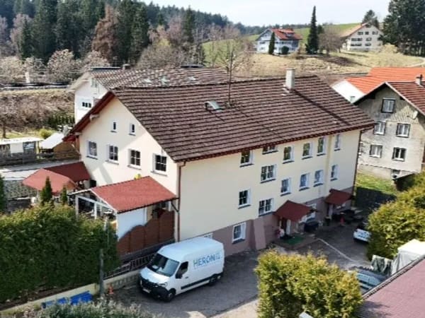 Immobilie in Heimenkirch - HOCH4 - Renditestarkes 4-Familienhaus mit ca. 348 qm Wohnfläche und 11 Stellplätzen in Heimenkirch - Bild 1