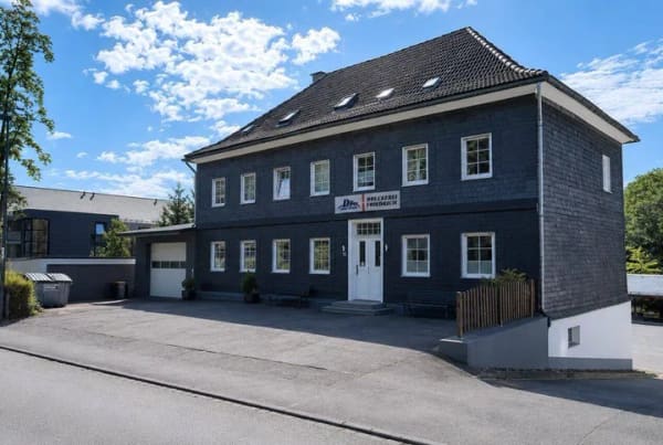 Immobilie in Erndtebrück - Wohnen und Arbeiten in einem besonderen Ambiente - mit durchdachter Ausstattung und viel Potenzial - Bild 1