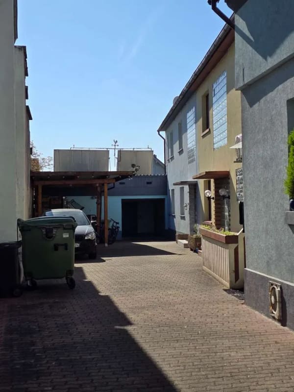 Immobilie in Graben-Neudorf - Ideal für Eigennutzer - Zwei Wohnungen und eine Gewerbefläche in sehr guter Sichtlage - Bild 0