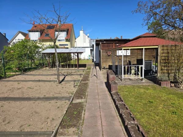 Immobilie in Graben-Neudorf - Ideal für Eigennutzer - Zwei Wohnungen und eine Gewerbefläche in sehr guter Sichtlage - Bild 2