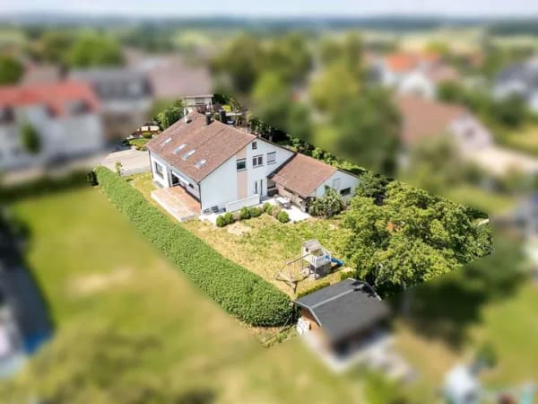 Immobilie in Laichingen - Großzügiges Zweifamilienhaus in ruhiger Lage – Wohnen mit Perspektive - Bild 2