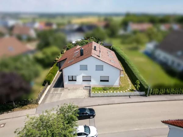 Immobilie in Laichingen - Großzügiges Zweifamilienhaus in ruhiger Lage – Wohnen mit Perspektive - Bild 4
