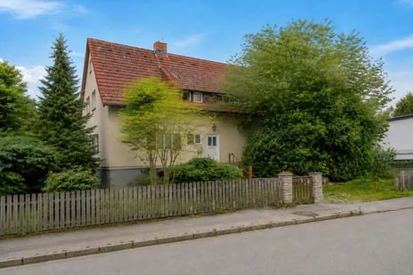 Immobilie in Dießen am Ammersee - Sanierungsbedürftig – Haus mit Garten 300 m zum Ammersee – Provisionsfrei - Bild 1