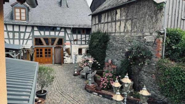 Immobilie in Enkirch - Außergewöhnliches Anwesen mit Flair für Pferdehaltung - Bild 0