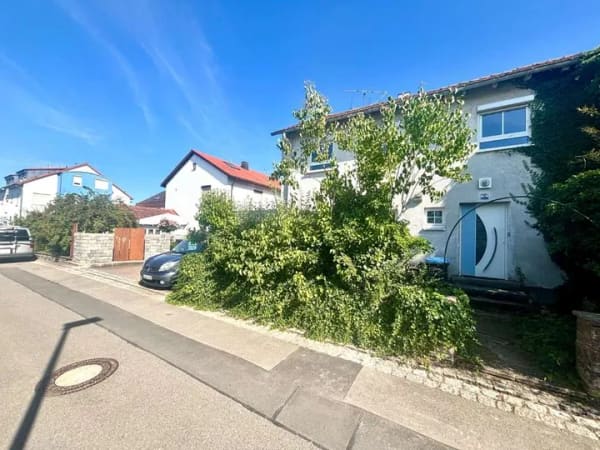 Immobilie in Holzgerlingen - Familienfreundliche Doppelhaushälfte mit Garten, Garage & viel Freiraum für Ihre Ideen - Bild 1