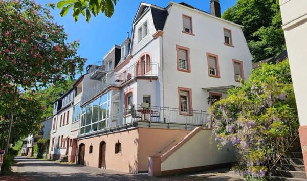 Immobilie in Alf - Toplage an der Mosel: Gepflegtes Wohn- und Ferienhaus mit 4 Apartments und Betreiberwohnung - Bild 2