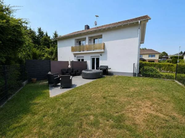 Immobilie in Gerach - Zweifamilienhaus mit ca. 220 m² Wohnfläche, 706 m² Grundstück, Garage & großem Garten in Gerach - Bild 4