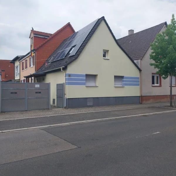 Immobilie in Philippsburg - Teilsaniertes Haus mit großem Grundstück in gewachsener Wohngegend von Philippsburg- Huttenheim - Bild 0