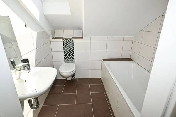 Immobilie in Elze - Elze - Leine: Gepflegtes Wohn-/Geschäftshaus mit renovierten Wohneinheiten! - Bild 3