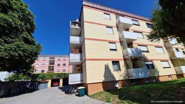 Immobilie in Traunstein - Renovierungsbedürftige 2-Zimmer Wohnung in bevorzugter Wohnlage von Traunstein - Bild 0