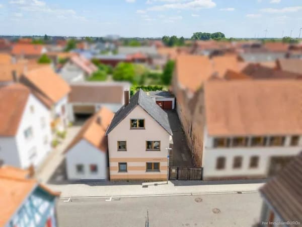 Immobilie in Offenbach an der Queich - Großzügiges Wohnhaus in Hofbauweise mit Innenhof, Garagen und Garten und viel Potential - Bild 0