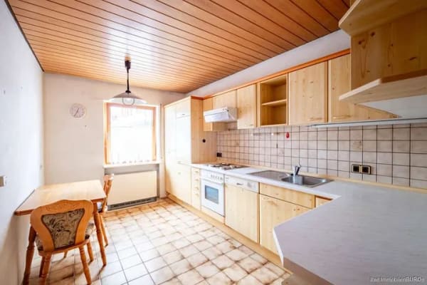 Immobilie in Offenbach an der Queich - Großzügiges Wohnhaus in Hofbauweise mit Innenhof, Garagen und Garten und viel Potential - Bild 2