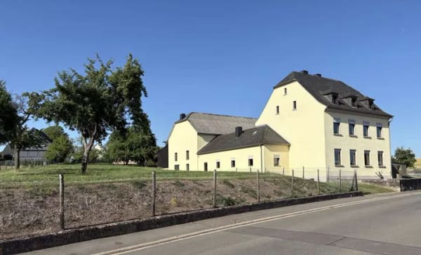 Immobilie in Palzem - Wohnhaus und Nebengebäude auf außergewöhnlich großem Grundstück - Bild 1