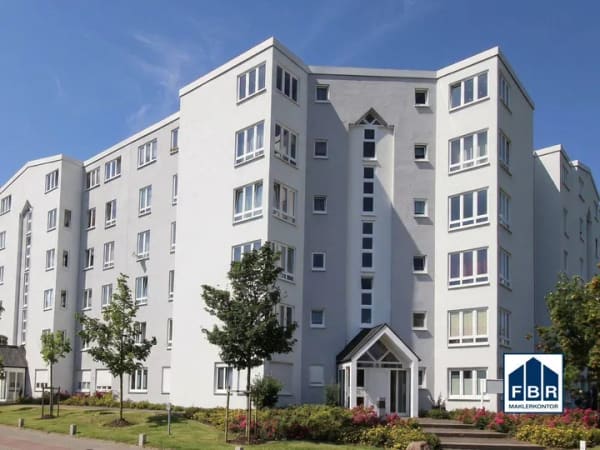 Immobilie in Schwerin - Vermietete Eigentumswohnung mit Aufzug, Balkon und Parkhausstellplatz - Bild 0
