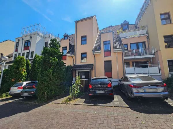Immobilie in Remagen - Attraktive 2 Zimmer-Wohnung, drei Balkone und TG-Stallplatz, ca. 100 m zur Rheinpromenade in Remagen - Bild 1