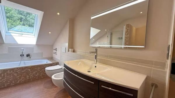 Immobilie in St. Blasien - Großzügig, modernisiert & naturnah: Charmante Dachgeschosswohnung mit Ausblick in St. Blasien - Bild 0