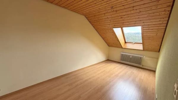 Immobilie in St. Blasien - Großzügig, modernisiert & naturnah: Charmante Dachgeschosswohnung mit Ausblick in St. Blasien - Bild 3