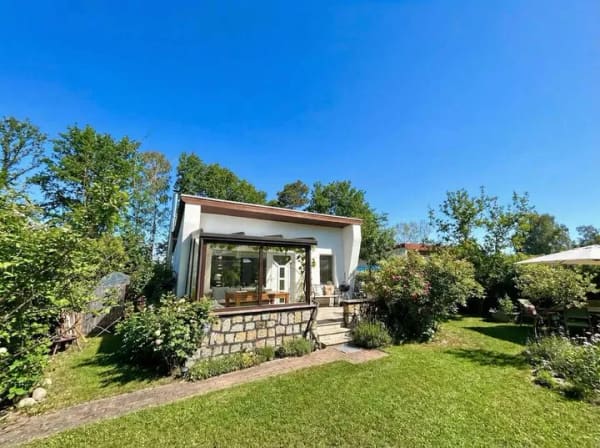 Immobilie in Dobbertin - Liebevoll modernisierter Ferienbungalow auf Eigentumsland nahe dem Dobbertiner See! - Bild 2