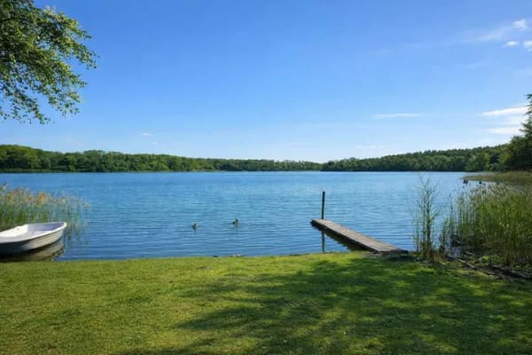 Immobilie in Dobbertin - Liebevoll modernisierter Ferienbungalow auf Eigentumsland nahe dem Dobbertiner See! - Bild 3