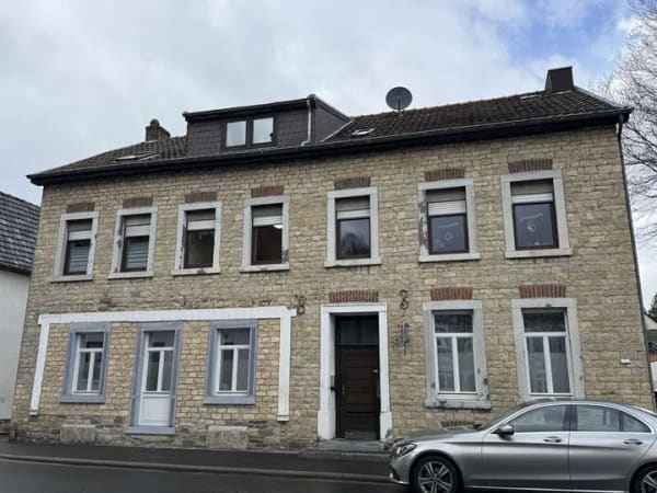 Immobilie in Stolberg - Denkmalgeschütztes Wohnhaus mit drei vermieteten Einheiten in Stolberg-Zweifall - Bild 0