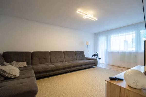 Immobilie in Laichingen - Großzügige 4-Zimmer-Wohnung mit Süd-Loggia und zwei Tiefgaragenstellplätzen - Bild 1