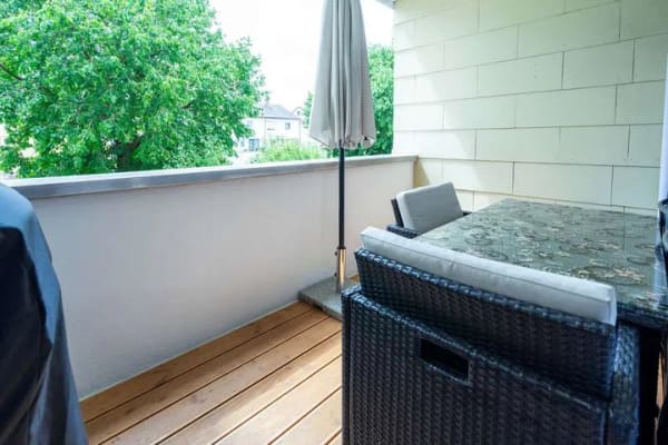 Immobilie in Laichingen - Großzügige 4-Zimmer-Wohnung mit Süd-Loggia und zwei Tiefgaragenstellplätzen - Bild 2