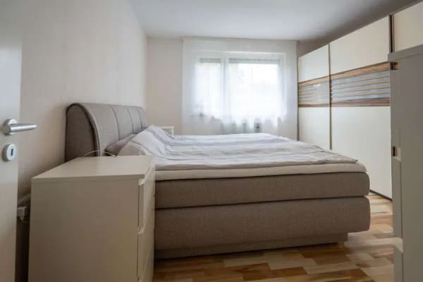 Immobilie in Laichingen - Großzügige 4-Zimmer-Wohnung mit Süd-Loggia und zwei Tiefgaragenstellplätzen - Bild 3