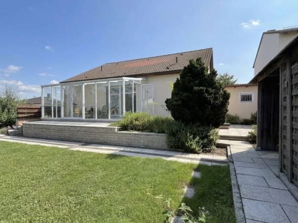 Immobilie in Reisbach - Bezugsfreier Bungalow mit großen Garten  in Bestlage von Reisbach - Bild 1