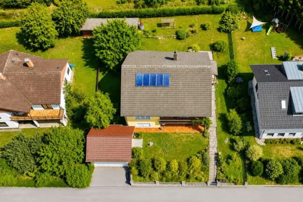 Immobilie in Windorf - Attraktives Mehrfamilienhaus mit drei Wohneinheiten und großem Grundstück - Bild 1