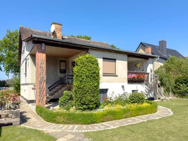 Immobilie in Klausdorf - Wohnhaus mit Pension in Klausdorf // ~500m Luftlinie zum Wasser // Grundstück mit Bebauungspotenzial - Bild 1