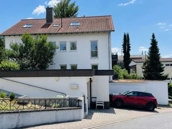 Immobilie in Dossenheim - Lichtdurchflutete 4-Zi.-Wohnung mit Wärmepumpe, zwei Balkonen & Einzelgarage – bezugsfrei - Bild 2