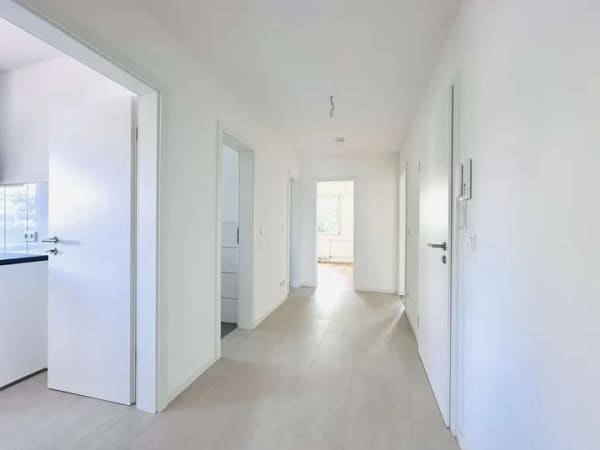 Immobilie in Dossenheim - Lichtdurchflutete 4-Zi.-Wohnung mit Wärmepumpe, zwei Balkonen & Einzelgarage – bezugsfrei - Bild 3