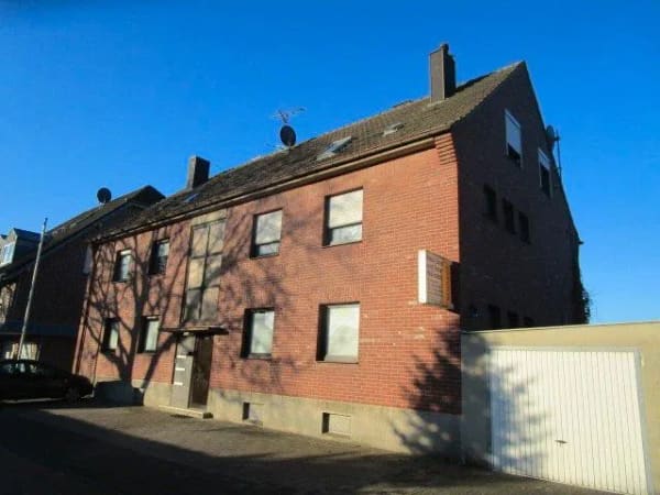 Immobilie in Niederkrüchten - Gepflegtes, ruhig gelegenes Mehrfamilienhaus mit Garagen und Pkw-Stellplätzen in 41372 Niederkrüchten – Elmpt - Bild 0