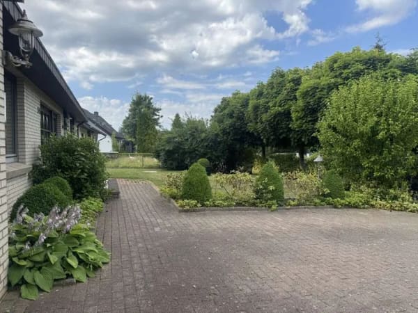 Immobilie in Kirchbarkau - Wohnen mit Weitblick: Großzügiges Einfamilienhaus in begehrter Lage - OTTO STÖBEN GmbH - Bild 2