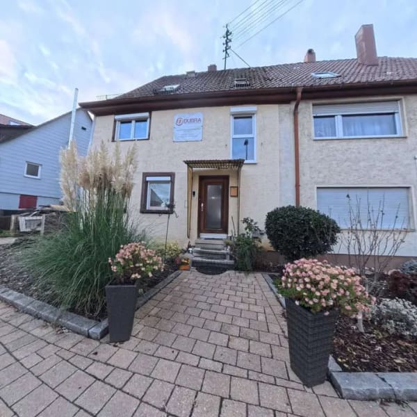 Immobilie in Süßen - Doppelhaushälfte in Süßen: 148 m², 8 Zimmer, Garten – für 250.000 € - Bild 1