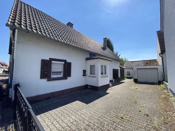 Immobilie in Elchesheim-Illingen - Ein Zuhause zum Verwirklichen – mit Garten, Schopf und Garage! - Bild 0