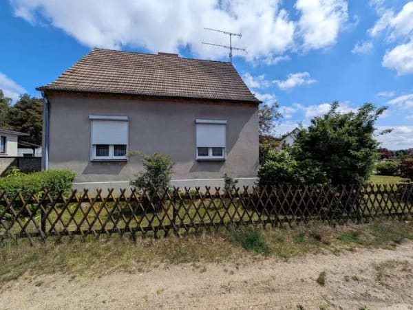 Immobilie in Lübben (Spreewald) - Gemütliches Einfamilienhaus mit viel Potenzial zum Verwirklichen - Bild 0