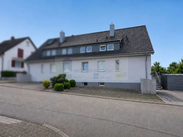 Immobilie in Deißlingen - Wohnen mit Platz für Kinder – gepflegte Doppelhaushälfte mit Terrasse und Garten, mit neuem Dach, Au - Bild 0