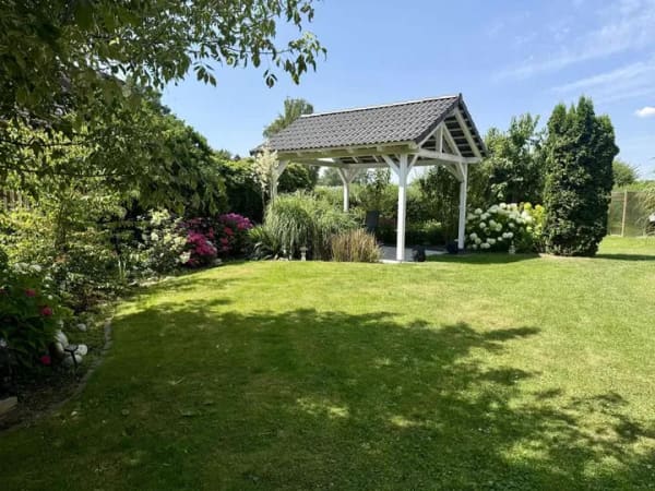 Immobilie in Hohnhorst - Großzügiges Zweifamilienhaus in idyllischer Feldrandlage-Wohnen mit viel Platz und Möglichkeiten - Bild 1