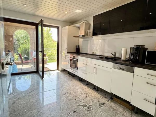 Immobilie in Hohnhorst - Großzügiges Zweifamilienhaus in idyllischer Feldrandlage-Wohnen mit viel Platz und Möglichkeiten - Bild 3