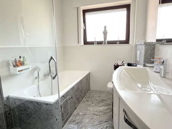 Immobilie in Hohnhorst - Großzügiges Zweifamilienhaus in idyllischer Feldrandlage-Wohnen mit viel Platz und Möglichkeiten - Bild 4