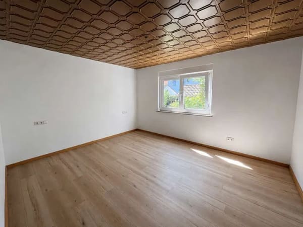 Immobilie in Besigheim - Umgeben von Weinbergen - Attraktive 3-Zimmer-Eigentumswohnung mit eigenem Garten und Terrasse - Bild 1