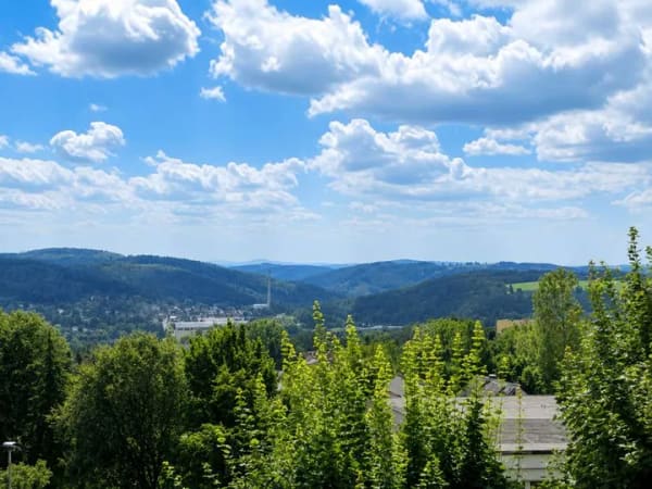 Immobilie in Zschopau - Kapitalanlage oder Eigennutzung – 3 Zimmer mit Balkon und Fernblick - Bild 1