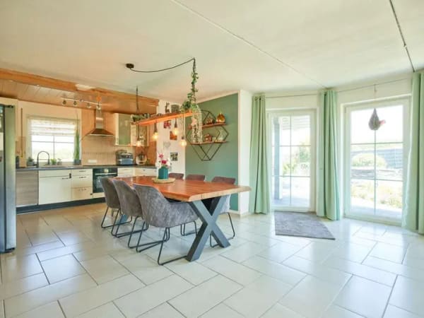 Immobilie in Mengkofen - Familienglück in ruhiger Lage - Gepflegtes Einfamilienhaus mit Werkstatt und PV- Anlage - Bild 3