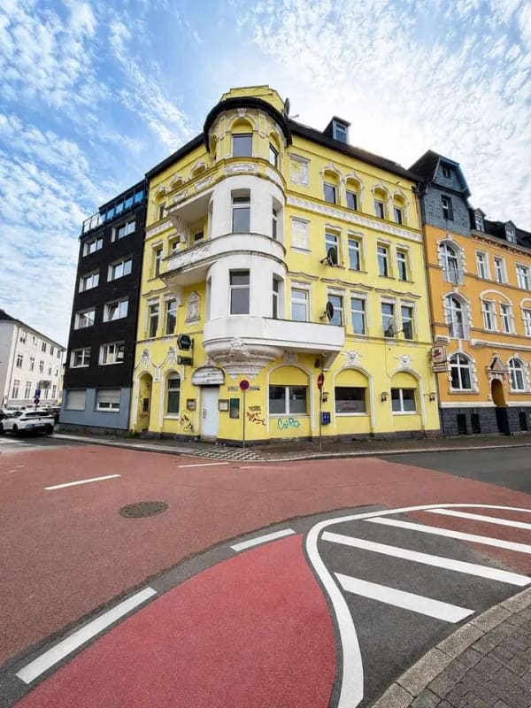 Immobilie in Wuppertal - Sanierungsobjekt mit vier Wohnungen und einer Gewerbeeinheit - Bild 0