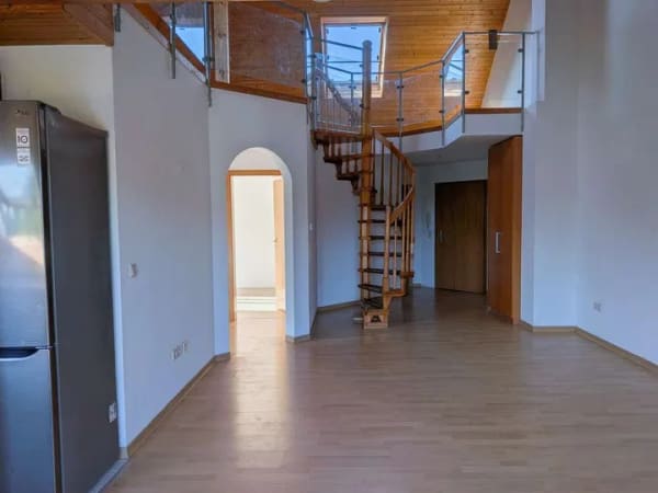 Immobilie in Rödersheim-Gronau - Maisonette mit Galerie: Heizung & Fassade neu, Stellplatz — Rödersheim-Gronau - Bild 2